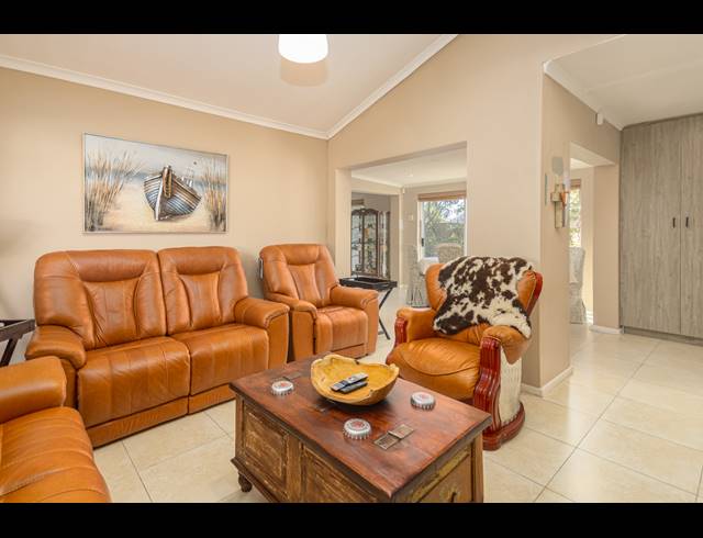 3 BEDROOM FREESTANDING FOR SALE IN MELKBOSSTRAND CENTRAL